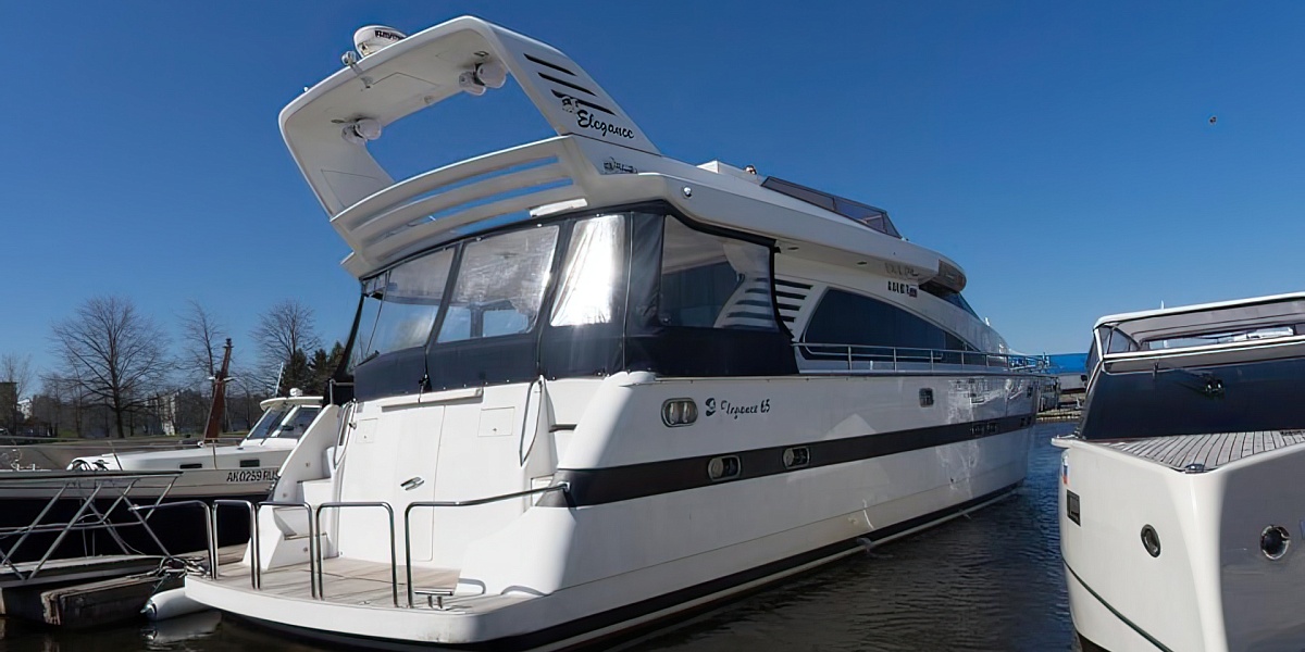 Аренда моторной яхты Elegance 65 в Санкт-Петербурге